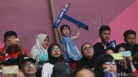 Bahkan seorang bocah juga ikut menyuarakan dukungannya.