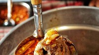 Nah, siapa berani cicip bakso mercon buatan @baksoabahkiller di Surabaya? Dijamin pedas karena kuahnya juga direndami cabe rawit! Foto: Instagram