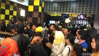 Pembukaan gerai juga diramaikan ratusan pengunjung yang berebut ingin menikmati nugget pisang dan brownies pisang. Bahkan salah seorang pengunjung rela antre sejak siang. Foto: dok. detikFood