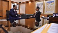 Keduanya terlihat berbincang akrab dan santai. (Foto: dok. Instagram Anies Baswedan)