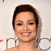 Asia Tenggara diwakili oleh Lea Salonga (47 tahun). Wanita yang menjadi pengisi suara Putri Jasmine di film animasi Aladdin tersebut masih seperti wanita 30 tahunan.  Foto: Getty Images
