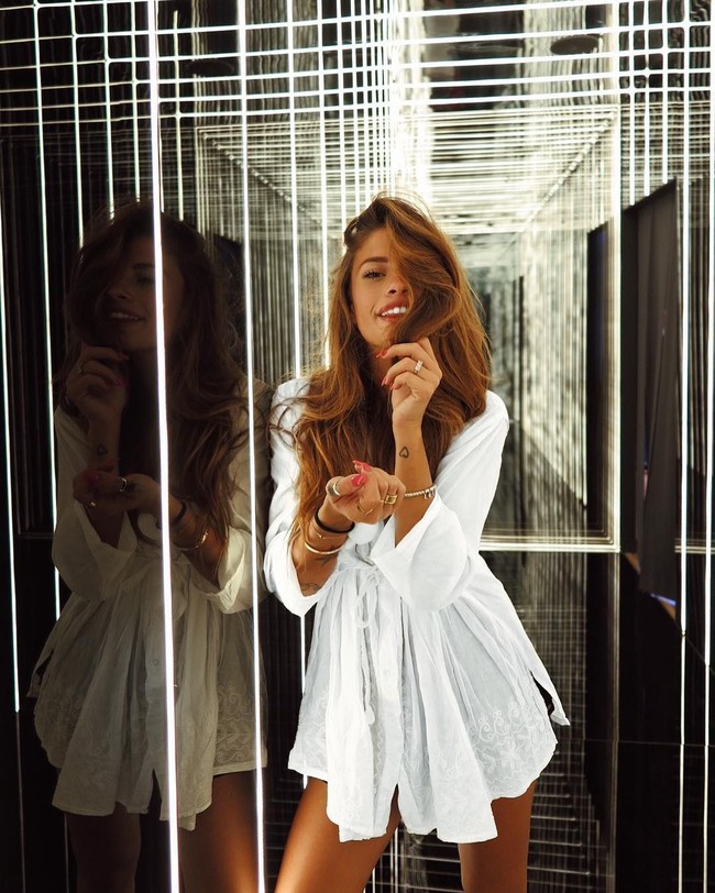 Wanita kelahiran Naples, Italia ini juga pernah di dapuk jadi model beberapa merek fashion seperti Puma, YSL, dan Tudor.  Foto: Instagram