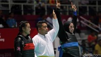 Sarah tanpa kesulitan mengalahkan wakil asal Laos tersebut dalam pertarungan tiga ronde.