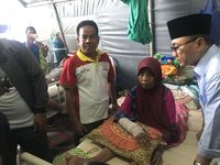 Kunjungi Lombok, Ketua MPR Tinjau Korban Gempa di Tenda Darurat