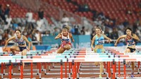 Emilia Nova berlaga di final lari gawang 100 meter putri di Stadion Gelora Bung Karno, Minggu (26/8/2018) malam WIB. Foto: Grandyos Zafna/detikcom