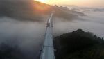 China Bangun Jembatan di Atas Awan
