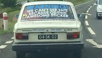 Stiker yang sangat mengganggu pengendara lainnya. Foto: Pool(BoredPanda)