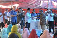 Kunjungi Lombok, Ketua MPR Tinjau Korban Gempa di Tenda Darurat