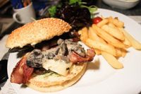 Ke Singapura? Jangan Lupa Cicipi 9 Burger Lezat dan Juicy Ini