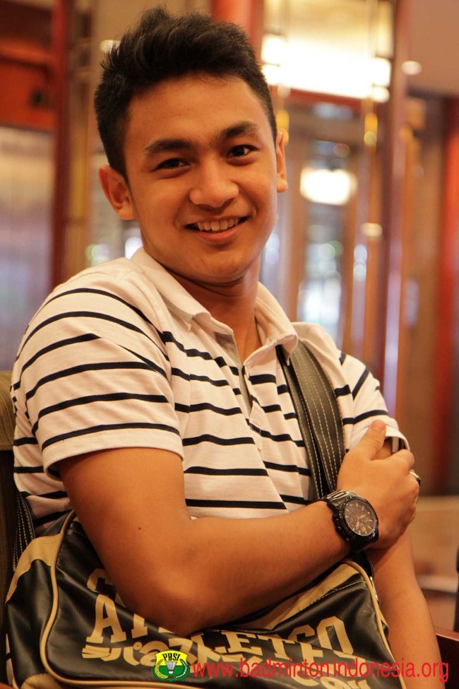 Pemain bulutangkis berikutnya yang kegantengannya membuatnya diidolakan para wanita adalah Thomi Azizan Mahbub. Atlet 23 tahun asal Malang ini pernah mendapatkan medali perunggu pada PON XIX-2016 JABAR (Beregu Putra). Foto: Dok. PBDJARUM.ORG