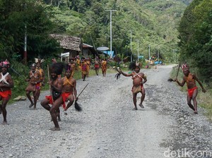 Mengenal Suku-suku Pedalaman Pegunungan Papua Barat