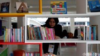 Pojok baca itu telah disiapkan oleh Dinas Perpustakaan dan Arsip DKI Jakarta di salah satu ruang yang tersedia di Stadion Akuatik kawasan Gelora Bung Karno.
