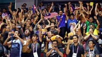 Suporter Malaysia ini juga memberikan yel-yel.