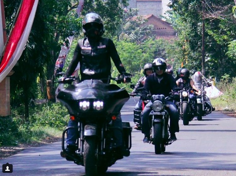 Pebulutangkis Tontowi Ahmad Makin Keren saat Tunggangi Moge