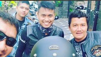 Jadi selain jadi tukang pukul yang mengharumkan nama Indonesia, pria berumur 30 tahun ini juga membagikan momen kebersamaannya bersama moge Harley-Davidson. Foto: Pool (Instagram)
