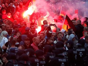 Bentrokan Kaum Kiri dan Kanan di Jerman, Beberapa Orang Terluka