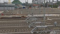 Progres tersebut terdiri dari depo dan elevated section (konstruksi layang) 94,42%, serta konstruksi bawah tanah 97,53%.