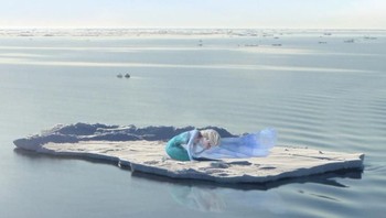Elsa dan es yang mencair. Foto: disneyunhappilyeverafter.tumblr.com