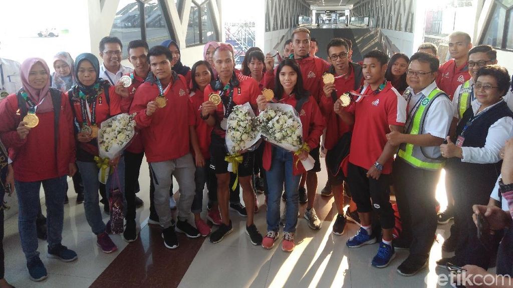 Sambutan Meriah Atlet Panjat Tebing Asian Games di Bandara Yogyakarta Sambutan Meriah Atlet Panjat Tebing Asian Games di Bandara Yogyakarta