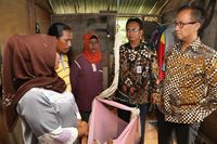 AGK Diteriaki Warga Saat Blusukan: Menteri Ganteng!