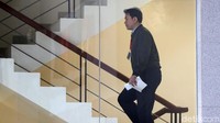 KPK telah menetapkan eks anggota Komisi XI DPR Amin Santono, Yaya Purnomo (eks pejabat Kementerian Keuangan), Eka Kamaluddin (perantara), dan seorang kontraktor Ahmad Ghiast. Sumber dana untuk suap itu disebut berasal dari para kontraktor di Sumedang, Jawa Barat.