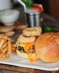 Makan Malam Istimewa Pakai Burger Wagyu yang Gurih Juicy