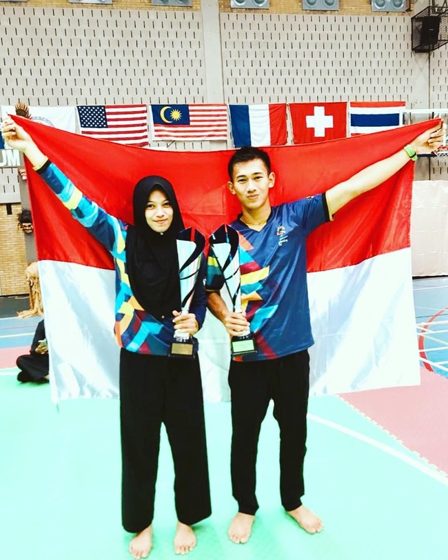 Ini bukan pertamakalinya Iqbal dan Sarah mengawinkan medali emas untuk Indonesia. Mereka bersama Tim Nasional Pencak Silat Indonesia juga berhasil memborong medali emas di kompetisi Open Belgium Pencak Silat yang diselenggarakan Pencak Silat Belgium, pada awal Mei 2018. Foto: Instagram