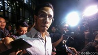 Rheza, yang dalam jadwal pemeriksaan disebut sebagai Komisaris PT Skydweller Indonesia Mandiri, tiba di KPK sekitar pukul 10.00 WIB pagi tadi.