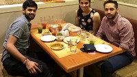 Saina Nehwal adalah pebulutangkis wanita India populer. Di Instagram ia sudah punya 1 juta followers. Kala senggang Saina senang makan bareng teman-temannya. Foto: Instagram nehwalsaina