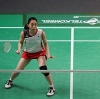 Nuansa merah-putih juga menjadi tema warna jersey tim Jepang. Khusus untuk putri, celananya dibuat seperti model rok. Mirip Indonesia, bendera Negeri Matahari Terbit itu juga terdiri dari merah dan putih. (Foto: Getty Images)