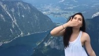 Foto:  Hiking dan menikmati pemandangan di atas pegunungan yang cantik (oliviajensen/Instagram)