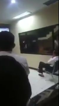 Ketika Jokowi Nobar Pertandingan Sepakbola Asian Games di Pos Polisi