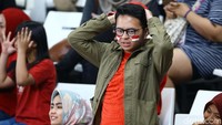 Kekecewaaan pendukung Indonesia usai tim bola voli putra Indonesia dihajar Korsel.