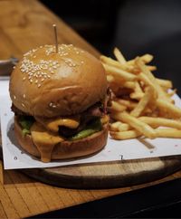 Makan Malam Istimewa Pakai Burger Wagyu yang Gurih Juicy
