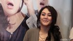 Gerah Aja, Sissy Prescillia Tetap Manis Lho!