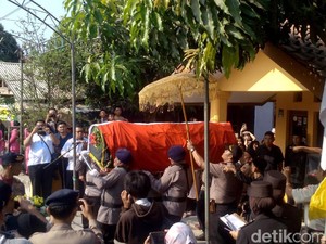 Penyerang Polantas di Cirebon Salah Satunya Penjual Gorengan