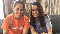 Masakan tradisional India tetap jadi favorit Saina. Menu makan siangnya kali ini choley dengan halwa. Foto: Instagram nehwalsaina