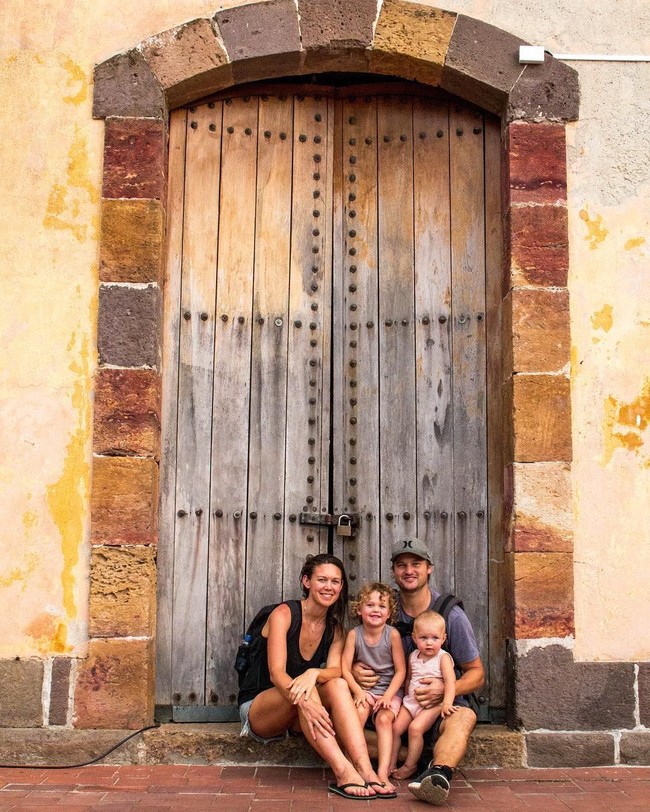 Selama di luar negeri, keluarga itu biasanya menyewa tempat dengan dapur dan tempat tidur terpisah agar tetap bisa istirahat cukup serta makan enak. Foto: Instagram @kiwi_and_free