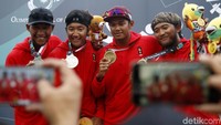 Tim voli Indonesia yang meraih perak dan perunggu.