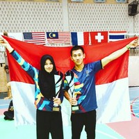Sarah dan Iqbal berhasil menyumbangkan emas di Asian Games 2018 untuk pencak silat. Pasangan ini pertama kali bertemu pada 2012 lalu di Pekan Olahraga Pelajar. Kala itu, Iqbal masih berusia 15 tahun dan Sarah 16 tahun. Foto: Instagram