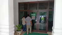 Setelah OTT dilakukan, pintu di kompleks PN Medan langsung ditutup. Pihak PN tak memperbolehkan orang lain masuk ke dalam.