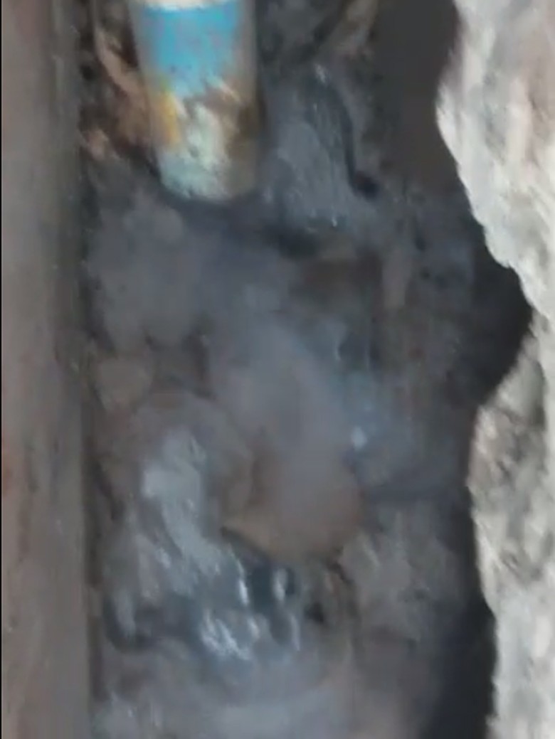 Gelembung Air Disertai Gas Muncul di Fatmawati Gelembung Air Disertai Gas Muncul di Fatmawati