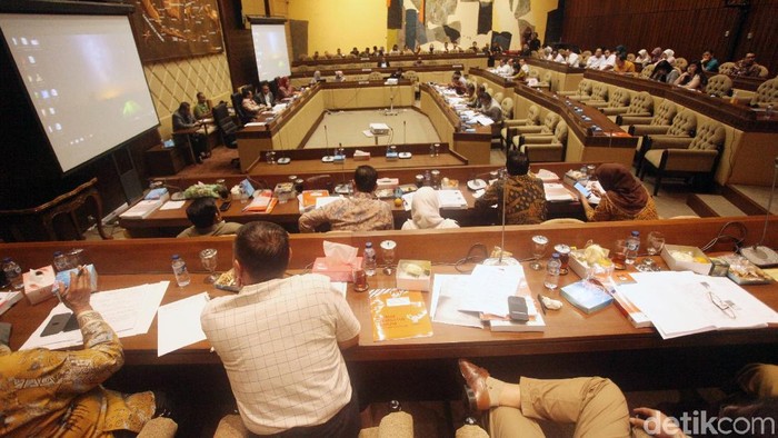 Rapat Bareng KPU-Bawaslu, Anggota Komisi II Usul Pasang CCTV di TPS