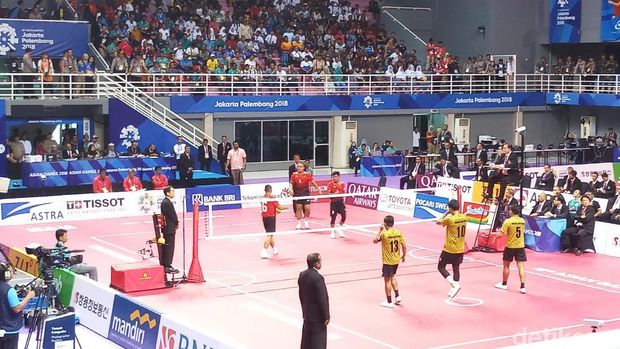 Adu Yel Suporter di Final Sepak Takraw Indonesia vs Malaysia