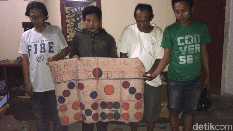 Gelar Judi Sabung Ayam dan Dadu, 4 Warga Makassar Diciduk Polisi Gelar Judi Sabung Ayam dan Dadu, 4 Warga Makassar Diciduk Polisi