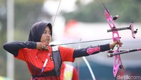 Dari jumlah poin memanah, Diananda cuma meraih 135 sementara Zhang punya poin 144.
