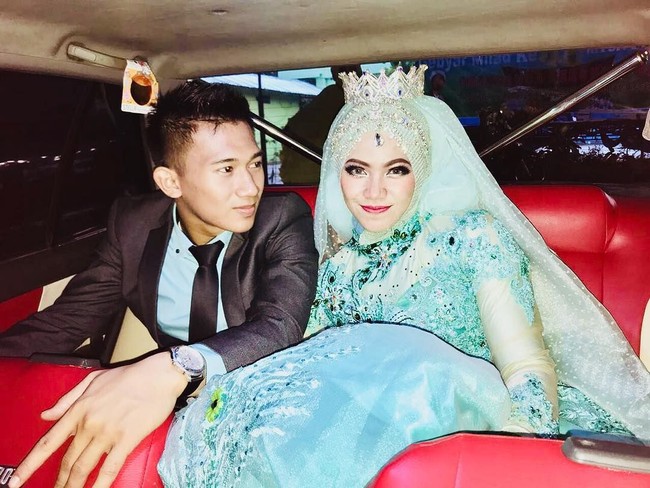 Iqbal Candra Pratama dan Sarah Tria Monita berhasil menyumabangkan emas untuk Indonesia di Asian Games 2018, dari cabang pencak silat. Keduanya jadi sorotan karena selain mengharumkan nama bangsa, juga sepasang suami istri yang baru menikah. Foto: Instagram