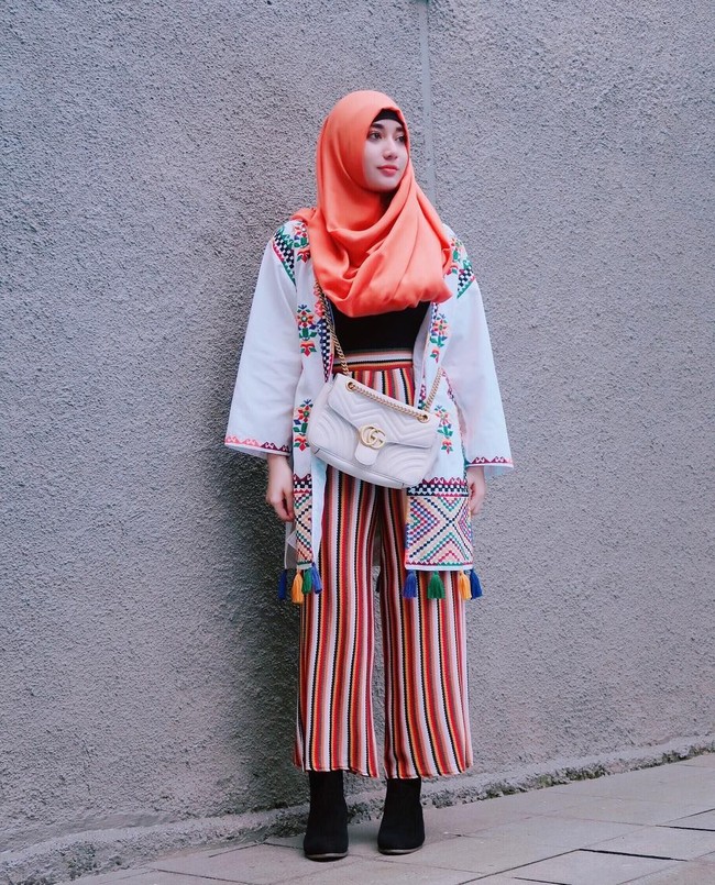 Syaira Putri Anataya, putri aktris dan aktor populer Tanah Air Cindy Fatika Sari dan Teuku Firmansyah memiliki paras yang cantik. Wanita yang akrab dipanggil Chacha ini pun ikut terjun ke dunia akting seperti kedua orang tuanya. Foto: Instagram/Oznapitzcha