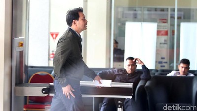 Anggota DPR Azis Syamsuddin Penuhi Panggilan KPK