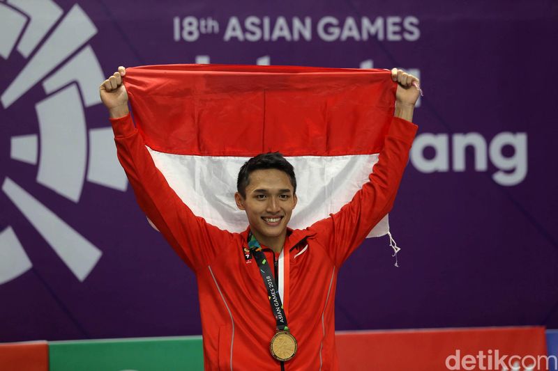 Jonatan Christie meraih emas bulutangkis tunggal putra Asian Games 2018 usai mengalahkan Chou Tien Chen. Dengan hasil ini Indonesia sudah mengumpulkan 23 emas.
